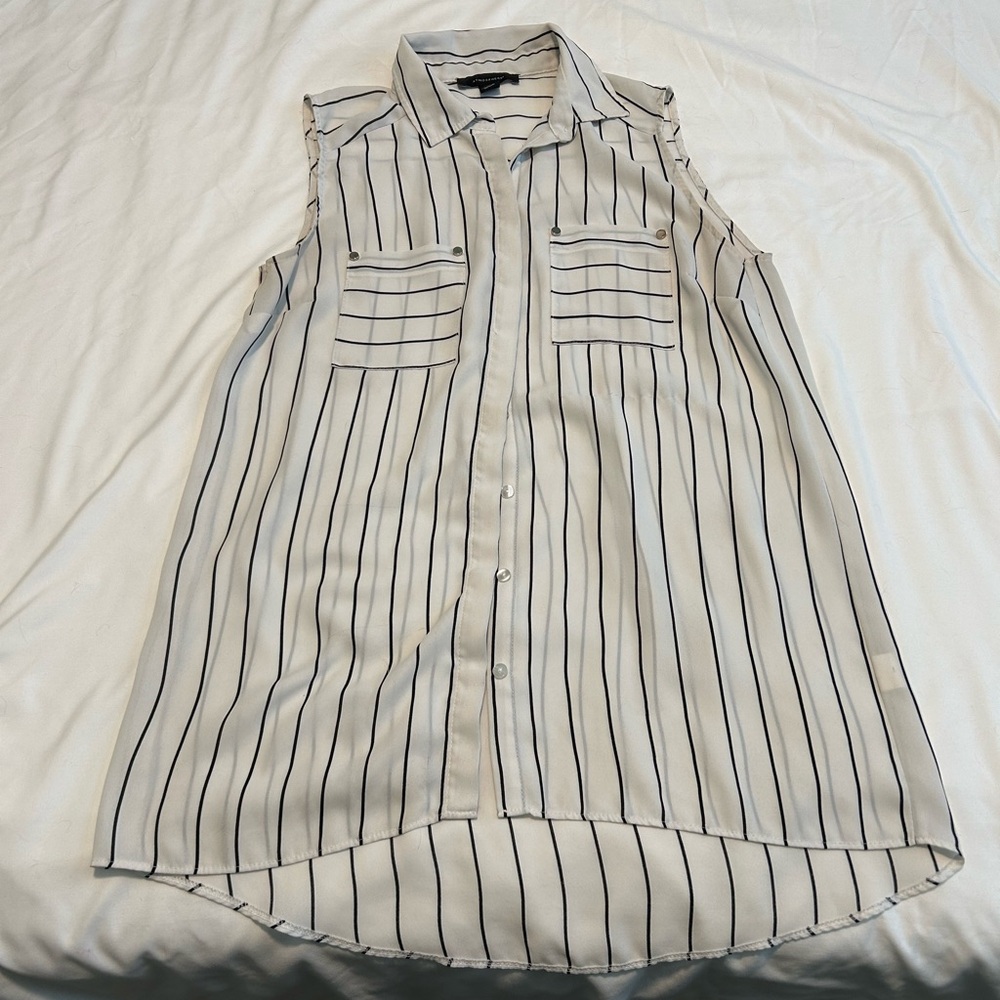 Atmosphere Black and White top- size 6